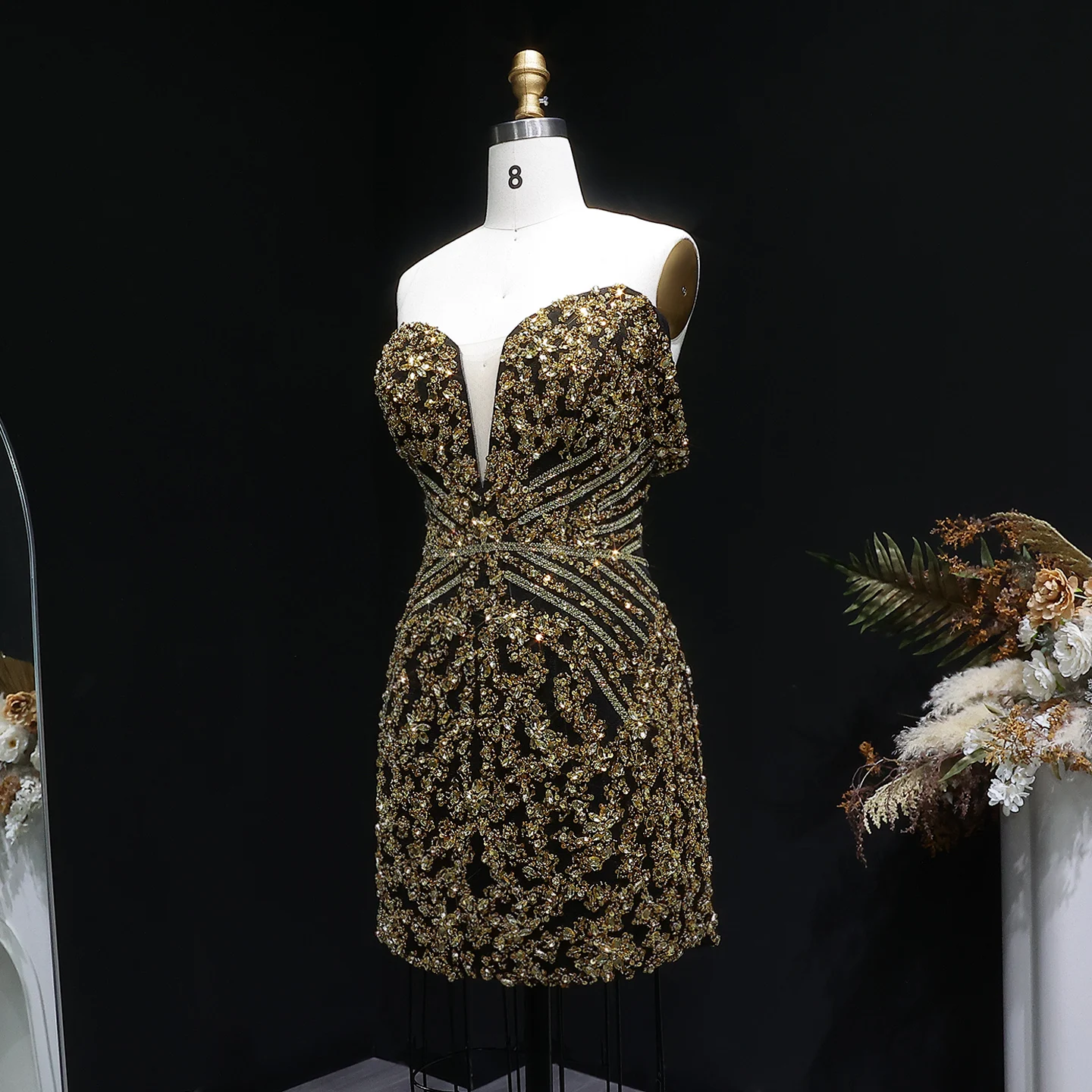 Sharon Said Schwarzes schulterfreies Kleid mit tiefem V-Ausschnitt und schweren Perlenverzierungen, kurzes Cocktailkleid für Abschlussball und Party, Dubai, RM131, maßgeschneidert – Detail 14