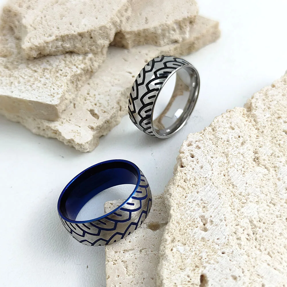 Stylish and charming stainless steel gold-plated men\'s ring, simple tire pattern women\'s ring, wedding party jewelry