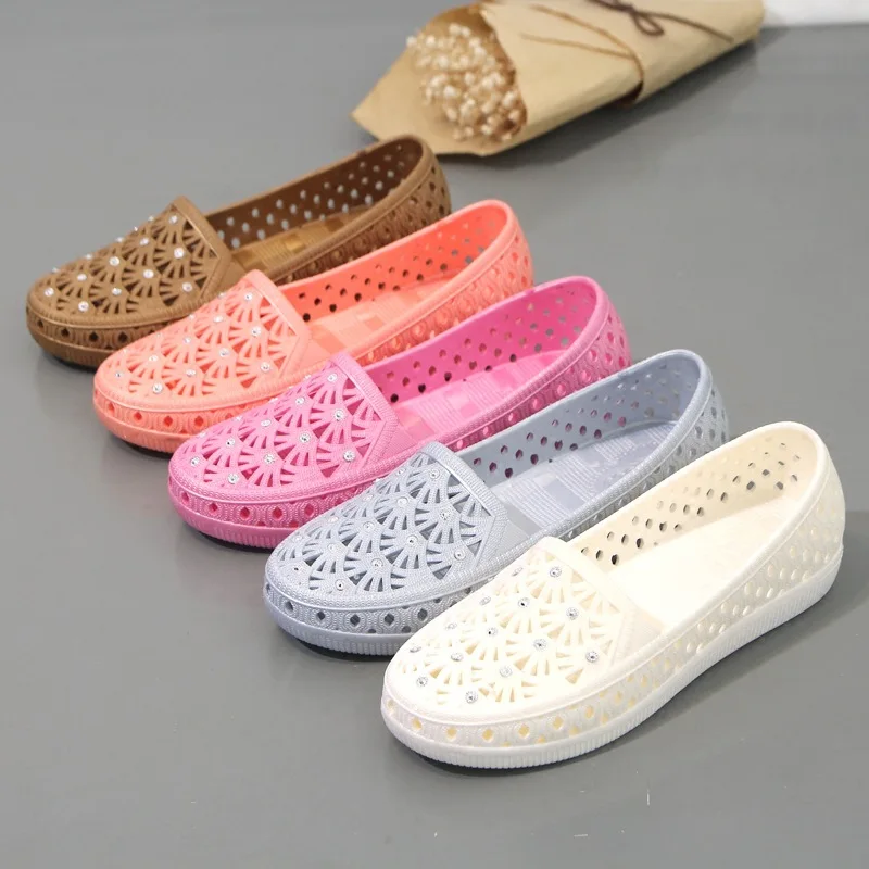 Flat Nurse Shoes Summer White Plastic Sandal for Women Soft Soles Mother Shoes for Women Flat Diamond Beach Shoes Rain Shoes