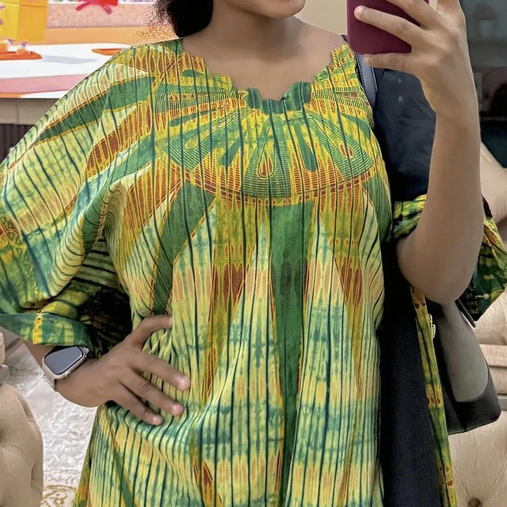 

Essential for celebrations: hand-printed dresses, classic African robes for coming-of-age banquets and dances
