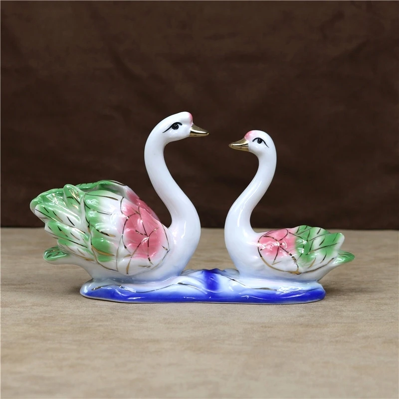 Imagem -04 - Porcelana Swan Casal Estátua para Amantes Artesanal Cerâmica Escultura Amado Decoração Ornamento Lembrança Presente Acessórios Artesanais