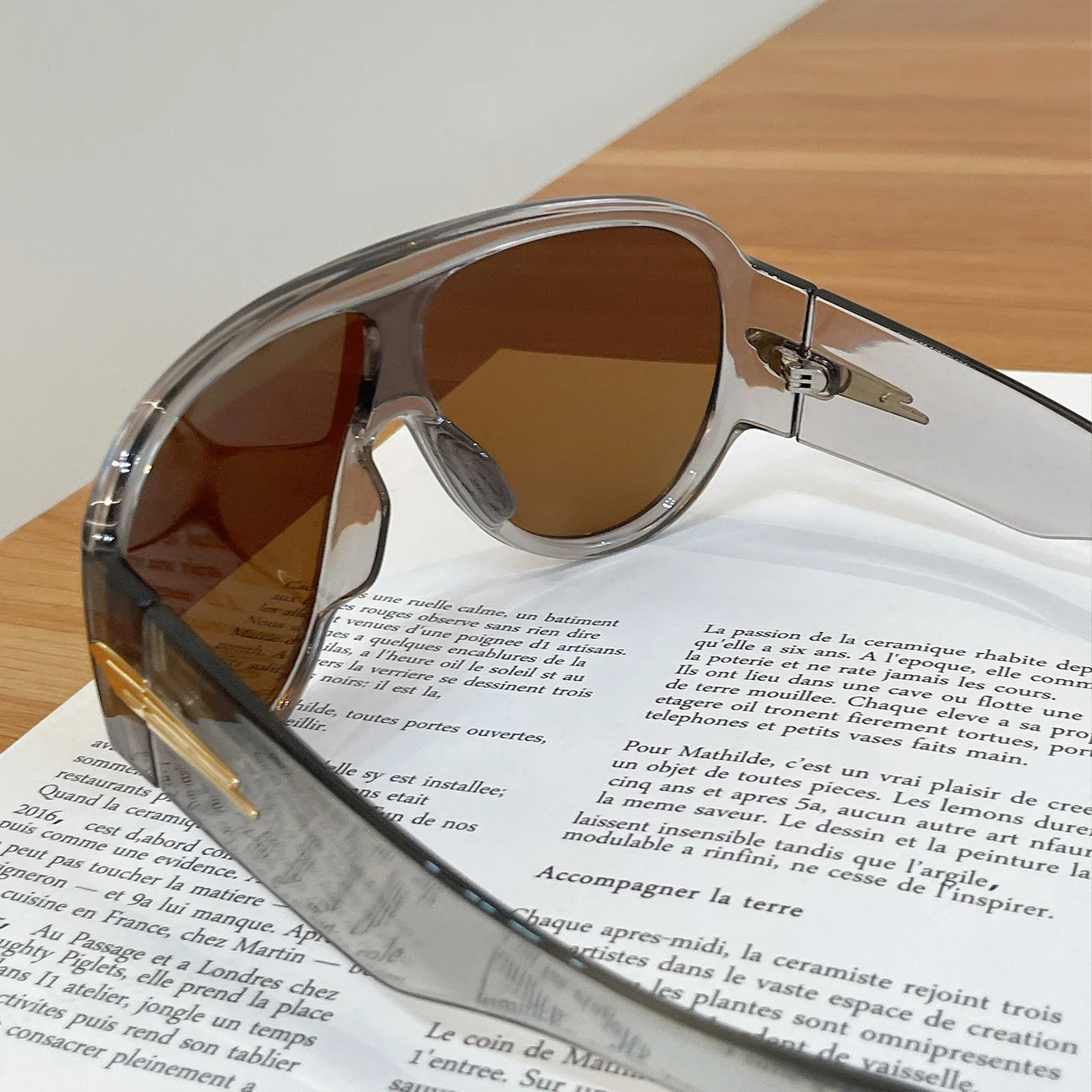 Neue modische, übergroße, schwarze einteilige Sonnenbrille für Damen und Herren, Vintage-Streifen-Design, Sonnenschutzbrille, sexy Driving Shades für Damen – Detail 4