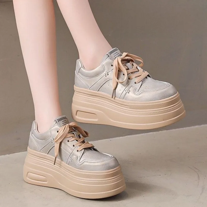 

2025 Кожаный Spor с плоской шнуровкой, дышащий Casual oes Thi Heel, женский ретро Seoes, усиление 8 см, новый китайский Seoes