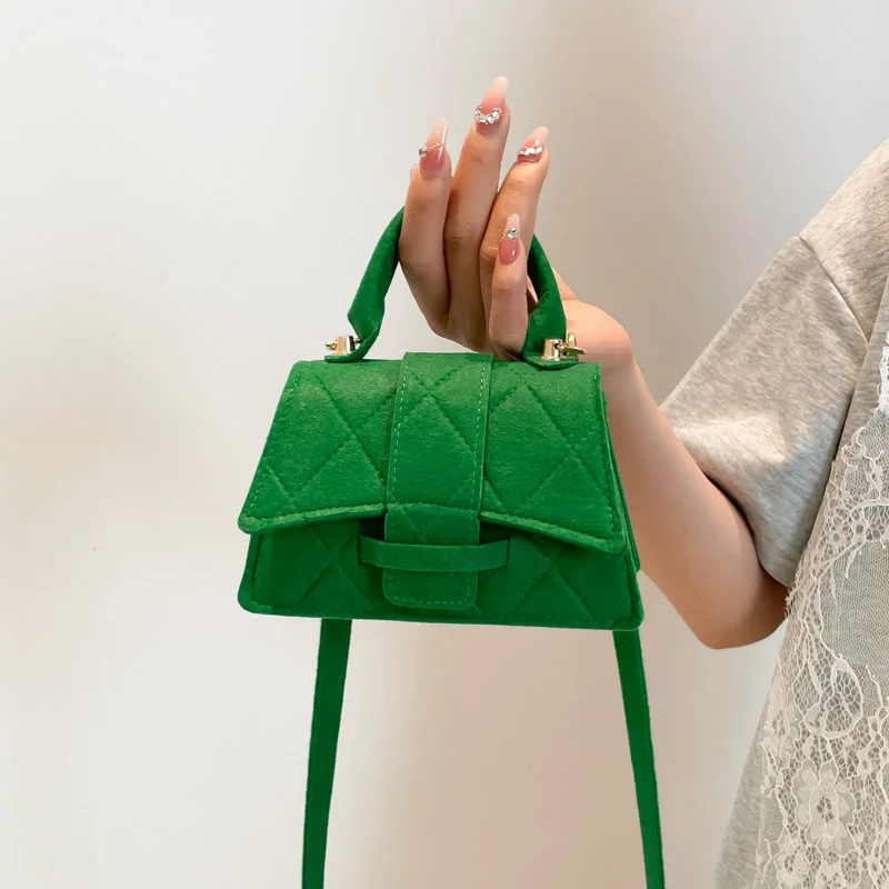 

Мини-квадратная сумка 2025 года, однотонная сумка через плечо для женщин, легкая пригородная сумка, универсальная сумка «день-ночь», шикарная сумка на слинге ​