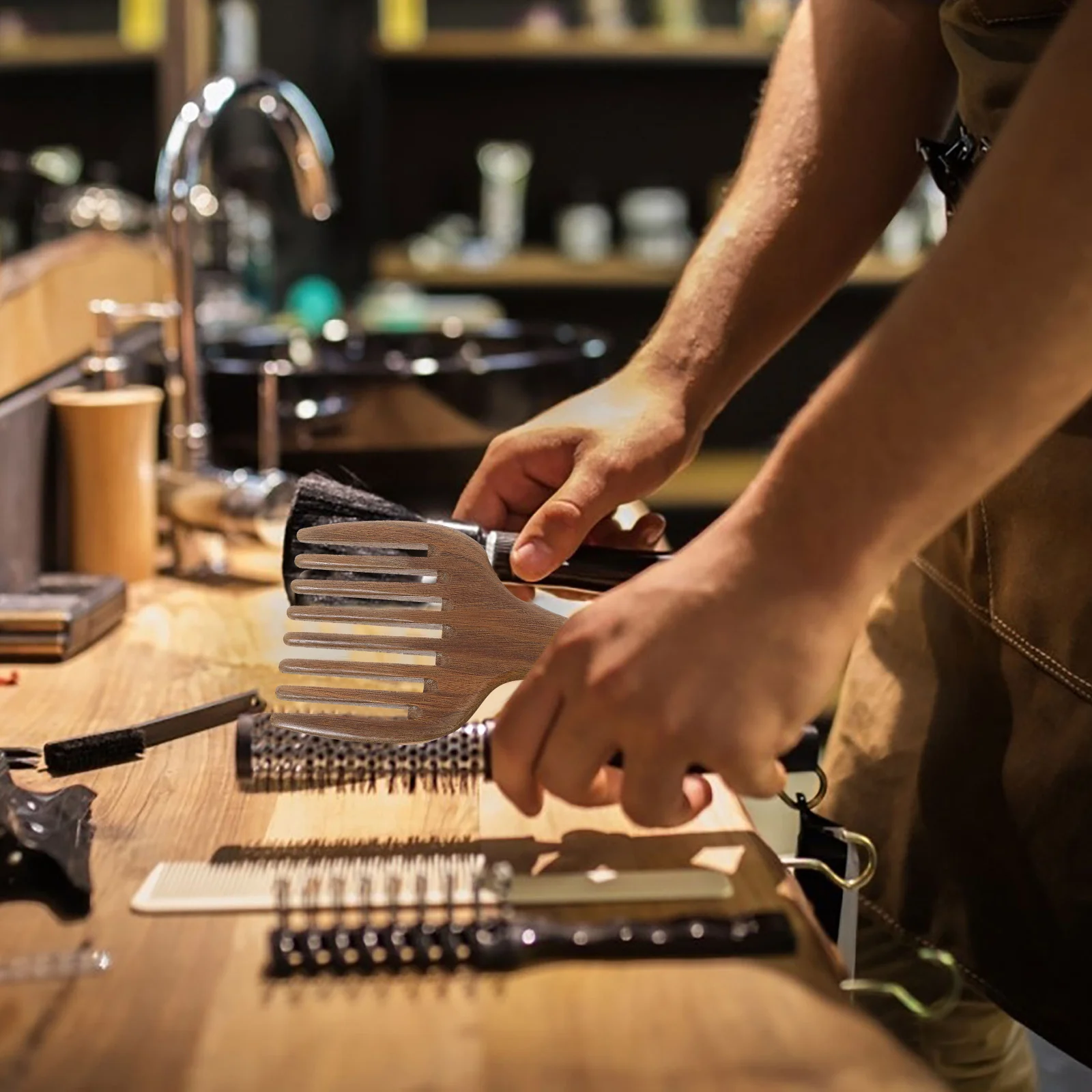 

Portable Wide Tooth Hair Comb Lightweight Detangling Styling Comb for Men Home Outdoor Salon Use Combs for Men