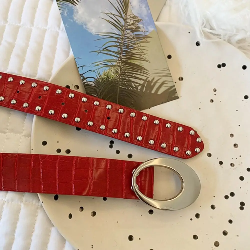 เข็มขัดหนังสไตล์วินเทจสำหรับผู้หญิง ประดับหมุด สไตล์โกธิค สีดำ ขาว แดง เข็มขัดคาดเอว Y2k เท่ห์ๆ สำหรับชุดเดรส กางเกงยีนส์ เครื่องประดับเอว