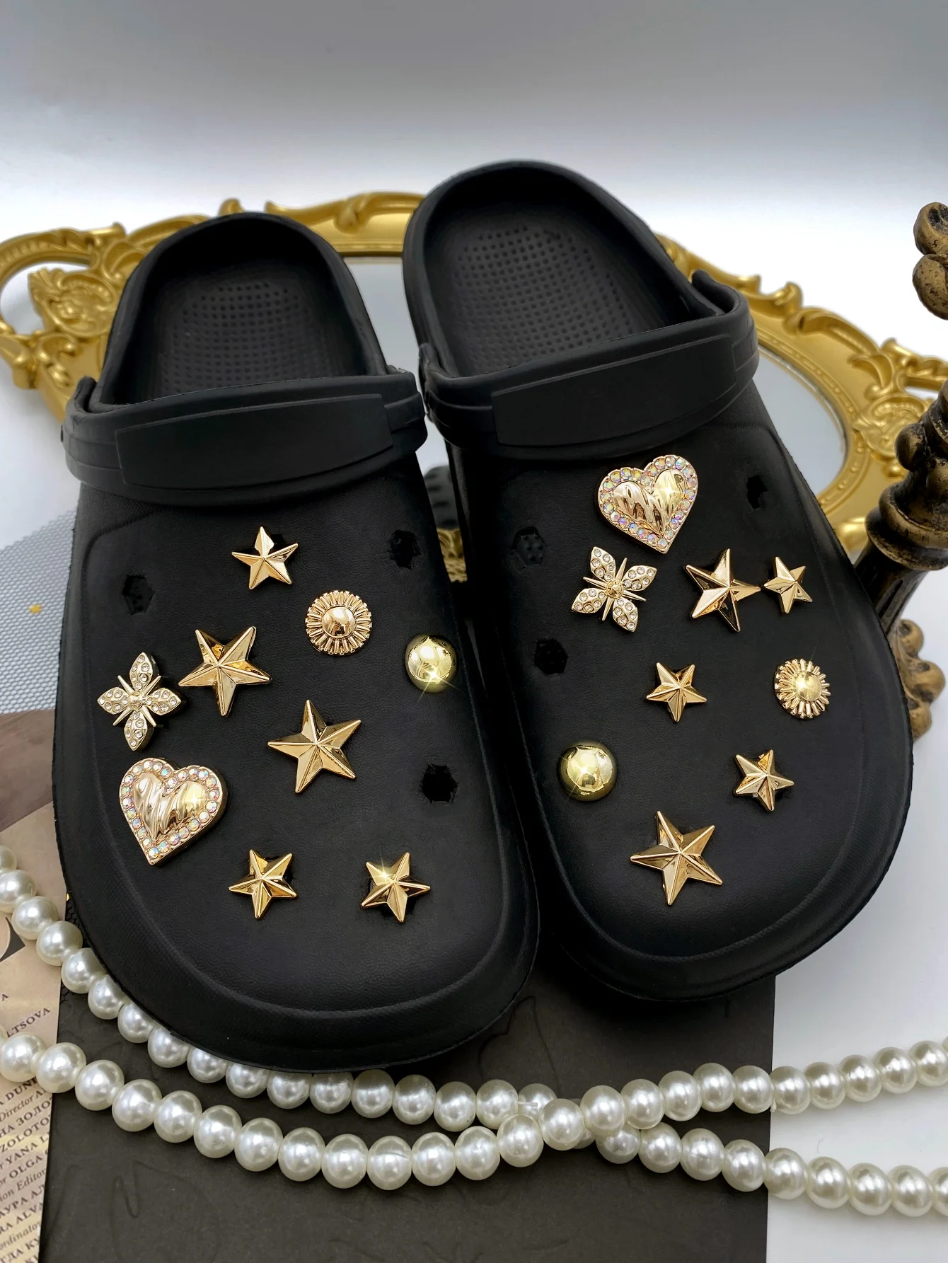18 pieces of gold-colored diamond hearts, golden five-pointed stars of various sizes, golden ABS pearl shoe accessories, DIY det