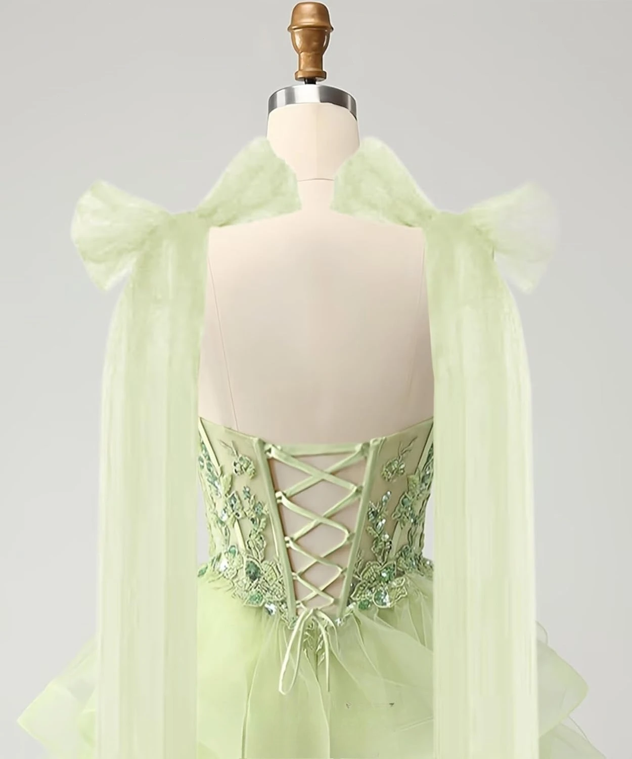 Abgestuftes Tüll-Abiballkleid, glitzernde Spitzenapplikation, Schleifenträger, kurzes Ballkleid für Teenager, Quinceanera-Abschlusskleid