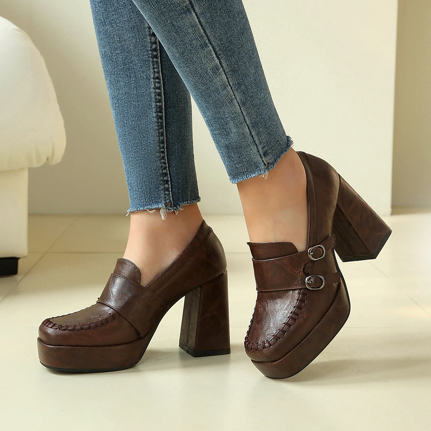 2026 Spring/Autumn New Fashionable High Heels Single Buckle Casual Retro Women's High Heels Size 34-43