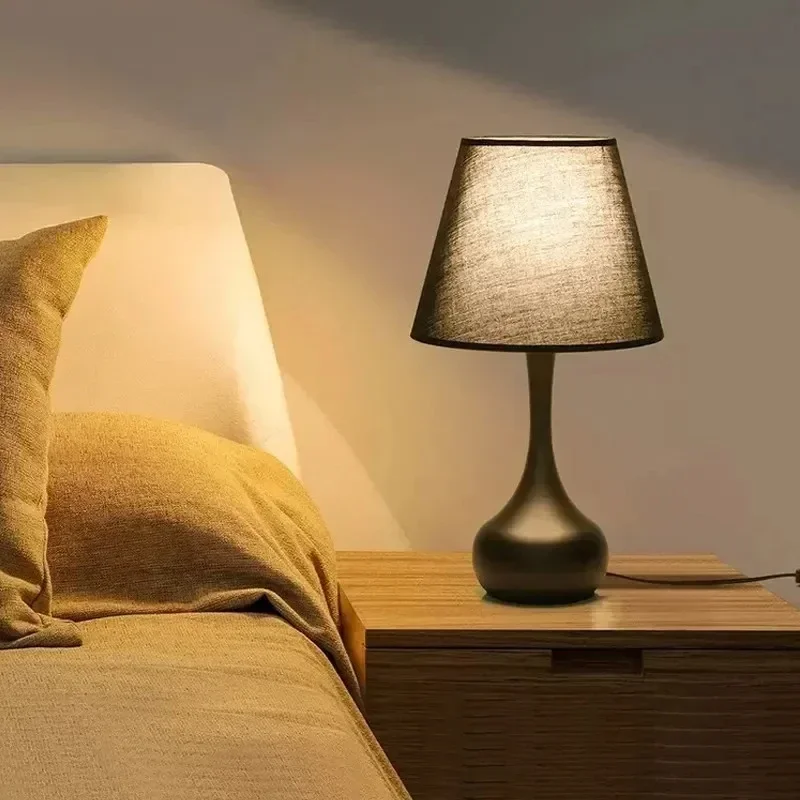 Moderne Minimalistische Nachtlampje Retro Nachtkastje Stof Tafellamp Nordic Decoratieve Woonkamer Warme Sfeer Touch Schakelaar Lampen