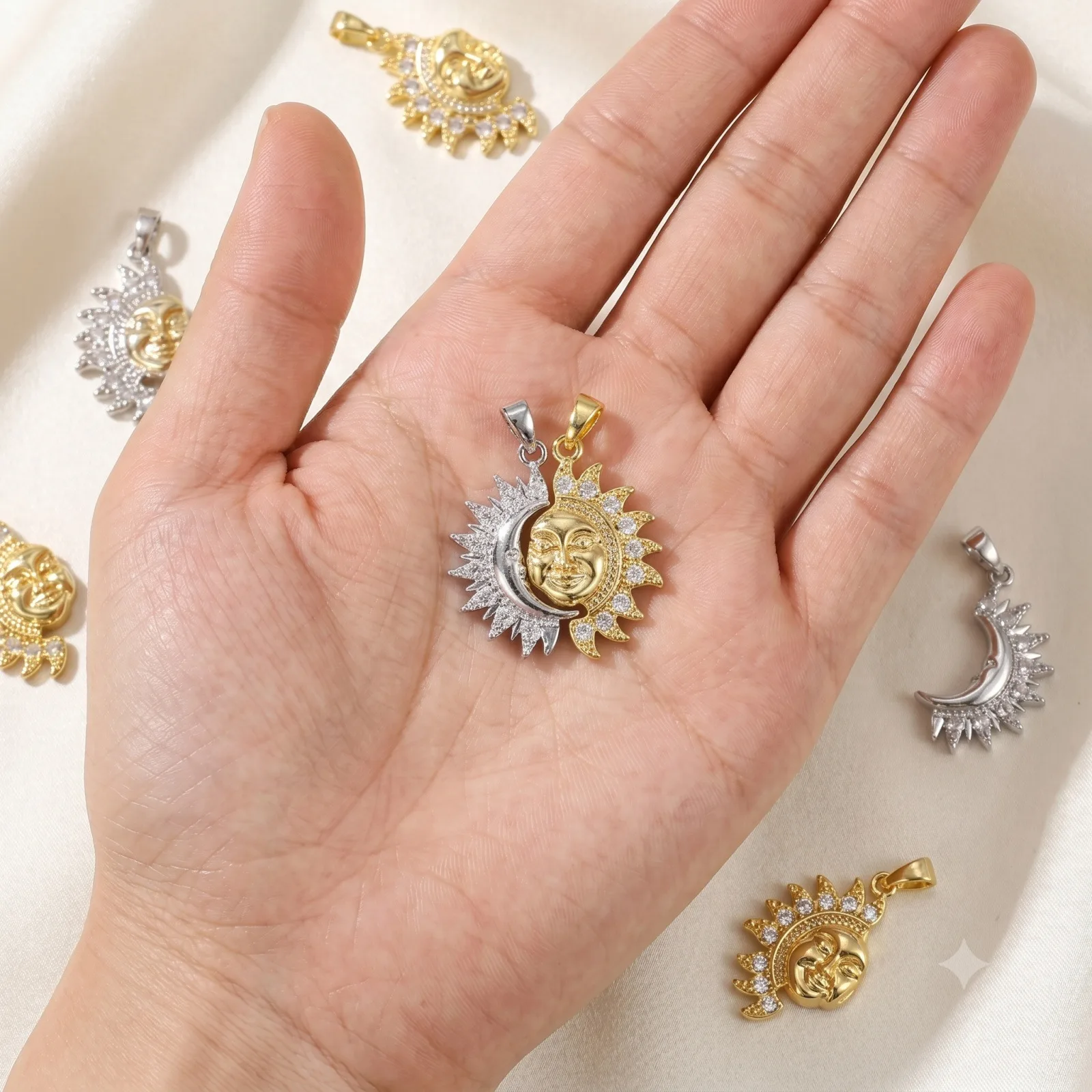 2 Stück Messing-Anhänger, 18K vergoldet, zweifarbig, mit klaren Zirkonia-Steinen, Sonne, Mond, Stern, für DIY-Halsketten, Schmuckherstellung, Zubehör – Detail 2