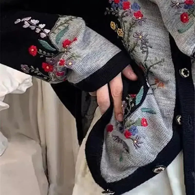 中国風の黒のパッチワークニットカーディガン女性秋の新花刺繍ウールセーターコート女性のレトロニット
