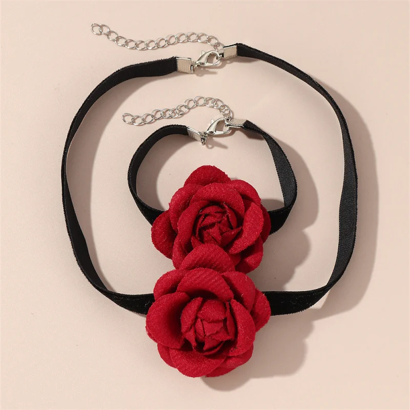 2-teiliges Set „Everyday Elegance“ für Mädchen – Vintage-inspiriertes Rosen-Schmuckset in Rot, Creme und Schwarz, perfekt für kleine Fashionistas.