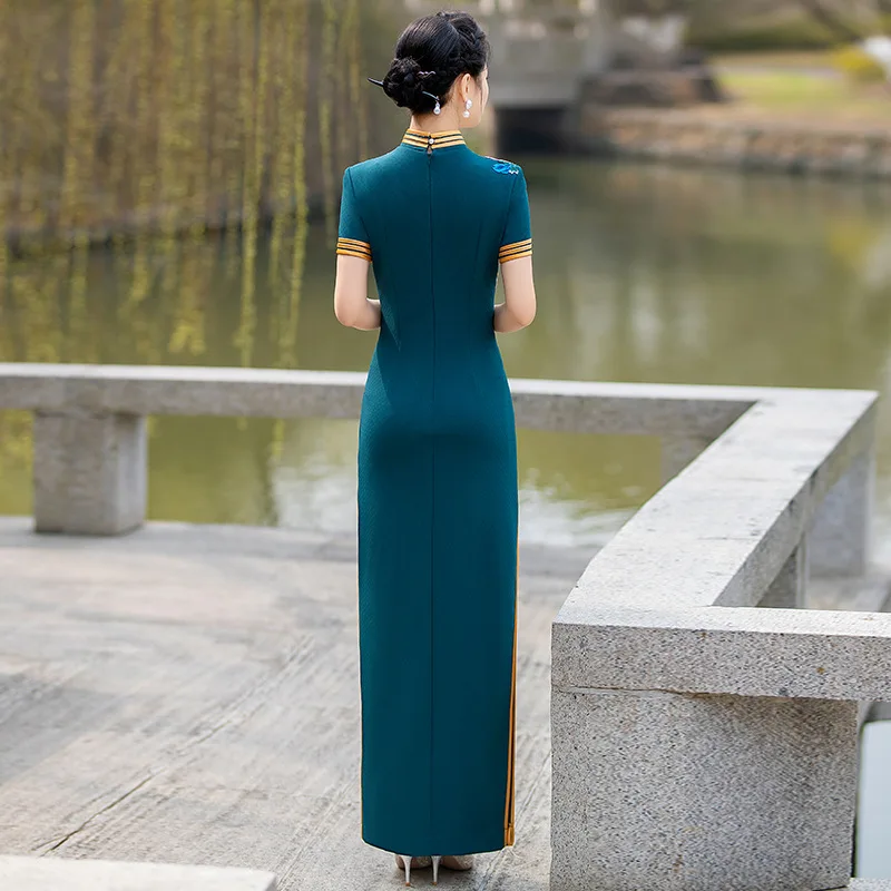 2024 new long cheongsam slim and thin Chinese mother dress banquet performance dress
