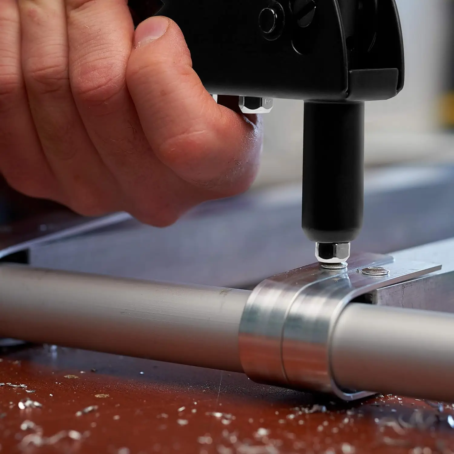 برشام يدوي عالي التحمل مع 4 قطع أنف و100 قطعة مسامير، للمعادن والبلاستيك والجلود