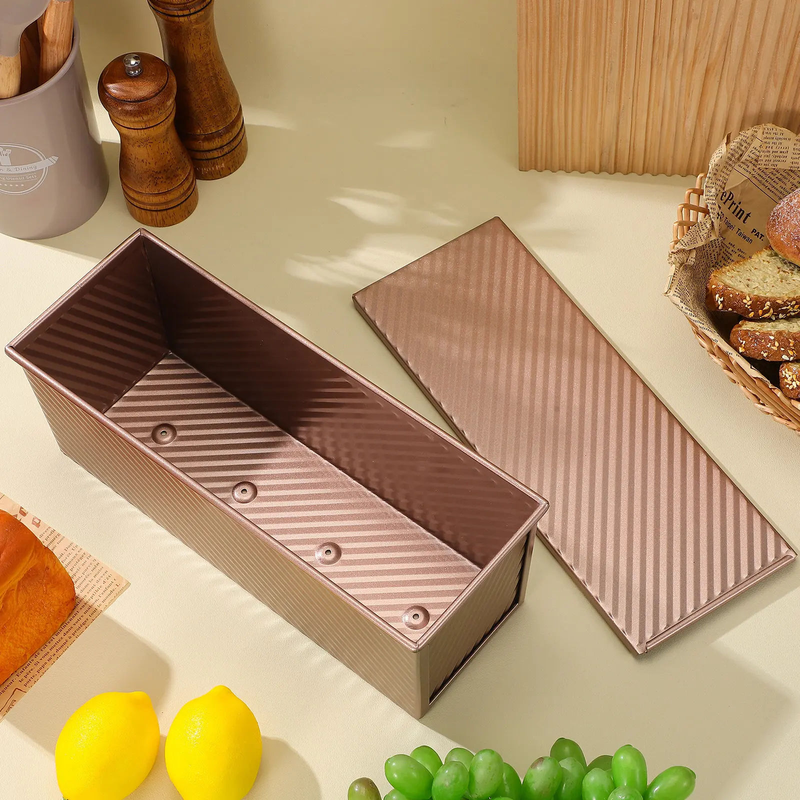 Loaf Pan with Lid Non-Stick Metal Bread Mold for Baking Pound Cake Meatloaf Toast Homemade Bread Even Heat Distribution Bottom
