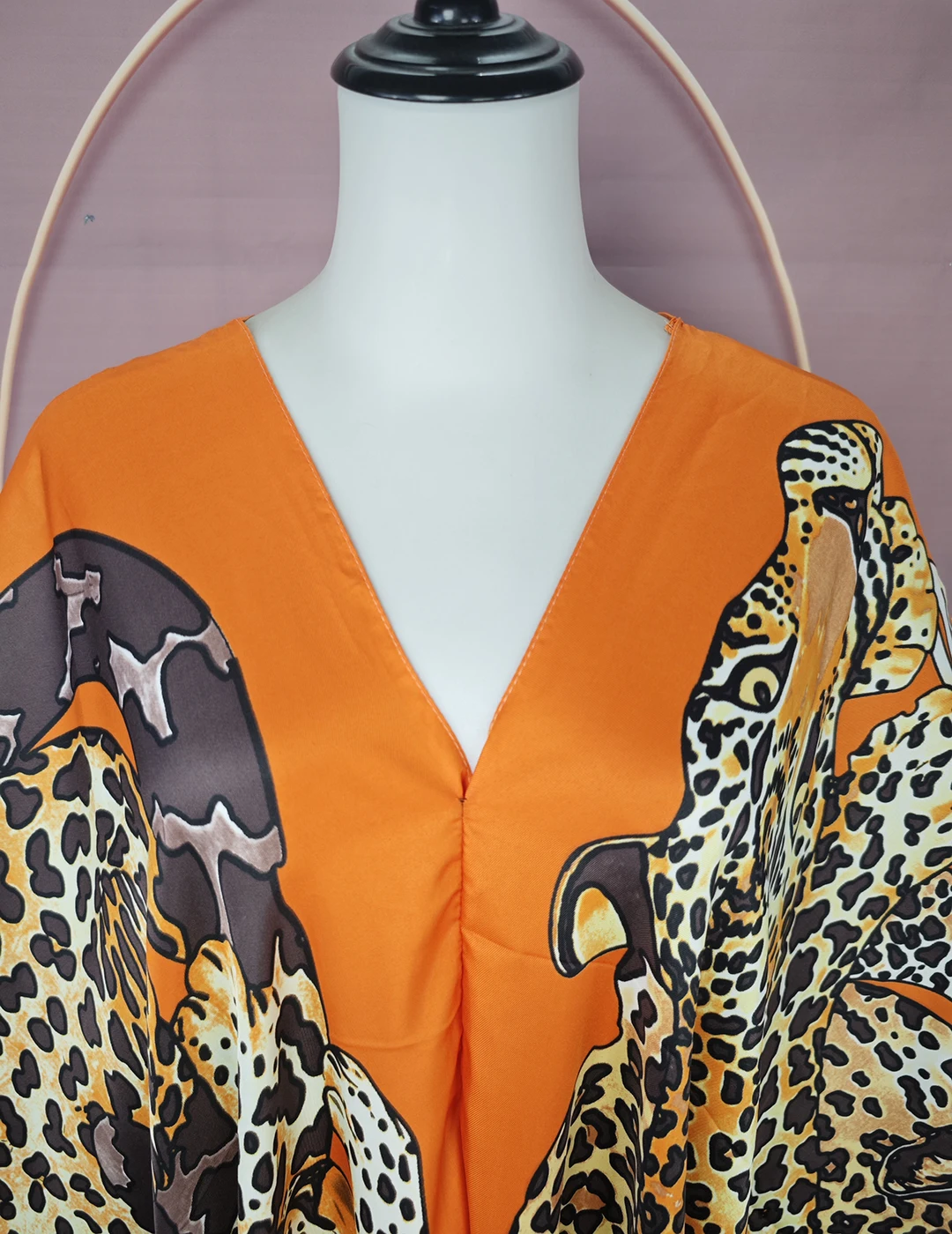 Vestido holgado de seda con estampado de leopardo para mujer, caftán africano de lujo con cuello en V, Dubai Abaya, Oriente Medio, verano, 2024