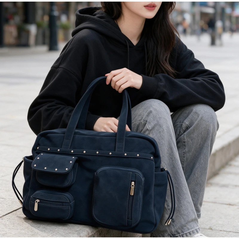 Mehrtaschen-Nietenhandtasche, Großraumige Einfarbige Metallnieten-Tragetasche, Vielseitige Pendler-Reise-Aufbewahrungstasche mit Schulterriemen – Detail 14