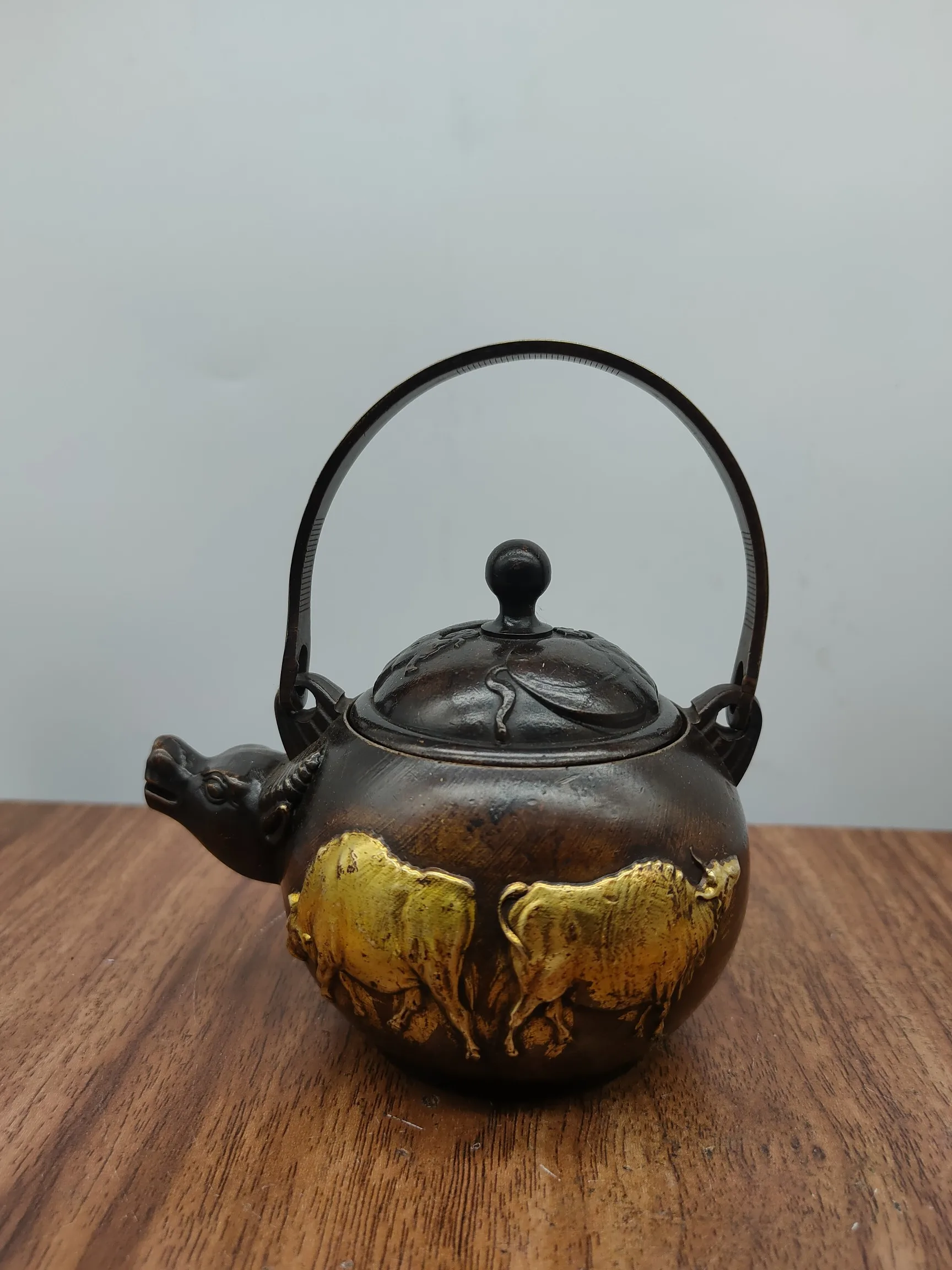 China brass Gilding pot Decoration 5 cattle teapots copper pot decoration antique collection