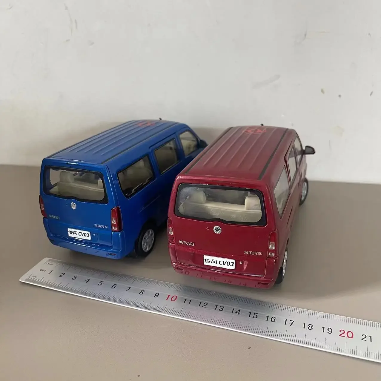 1:24 Scale Junfeng Metal Car CV03 VAN Die -casting Alloy Car 