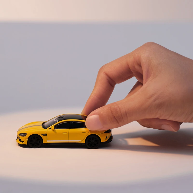 Xiaomi SU7 1:64 Scale Diecast Car Model Set - Pull-Back Alloy Collectible Toy Vehicle in 6 Colors for Fans And Collectors
