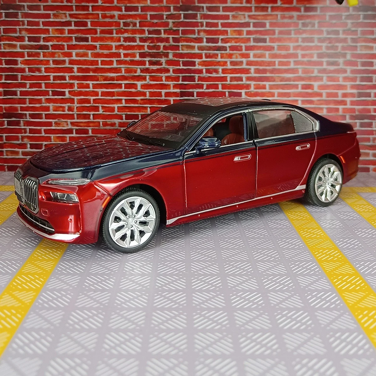 

1:24 7 Series i7 G70 Alloy Luxy Car Model Diecast Metal Toy Limousine Pure Electric Vehicles Car Model Sound Light for kids Gift