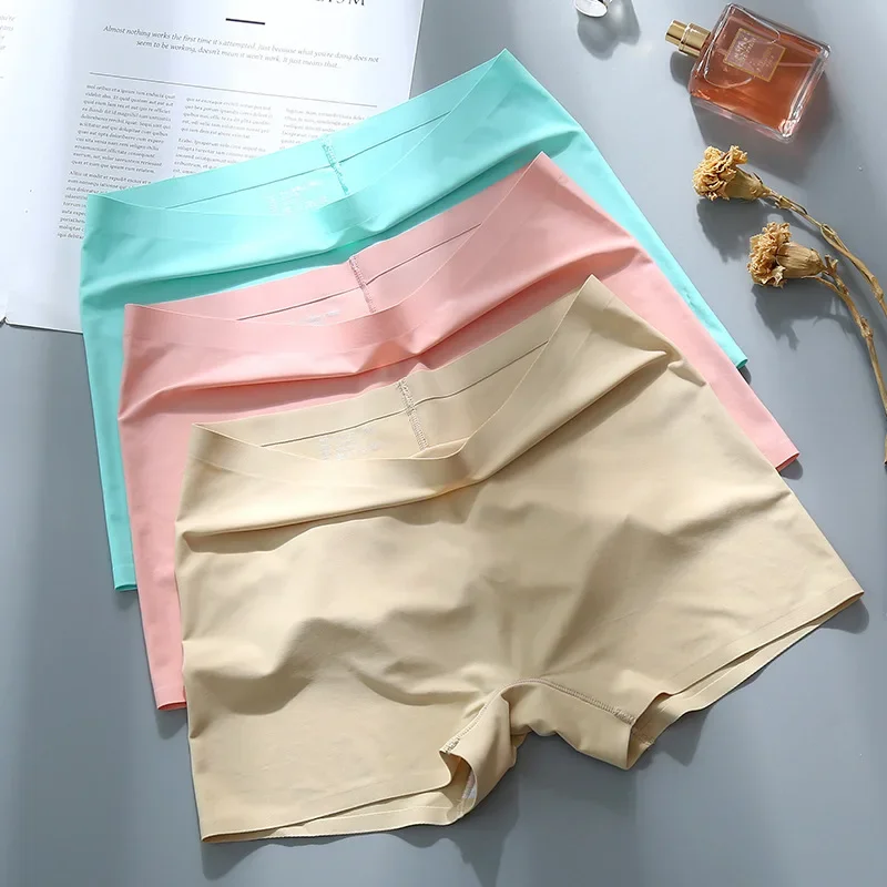 Ropa interior sin costuras de seda de hielo para mujer, Boxer con entrepierna de algodón, pantalones cortos para mujer, sección delgada de verano antivacío de cuatro esquinas