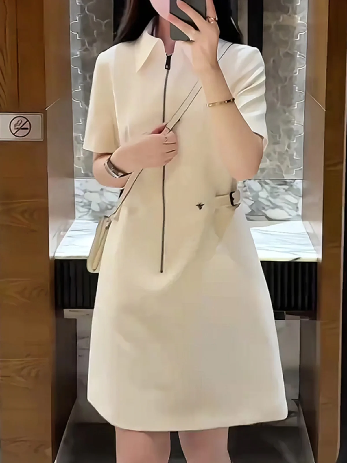 

Лето 2025: Новая универсальная юбка с воротником на молнии, коротким рукавом, для повседневной носки, корейский стиль, свободный крой, для поездок на работу, стройнящая фигуру