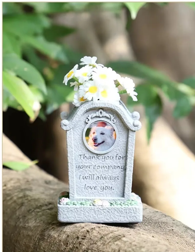 Pet funeral memorial cat and dog resin urn for storing ashes after pet cremation
