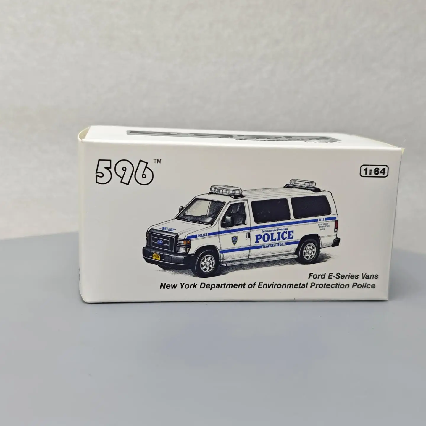 596 1:64 Ford E-Series Vans NYPD 596-112