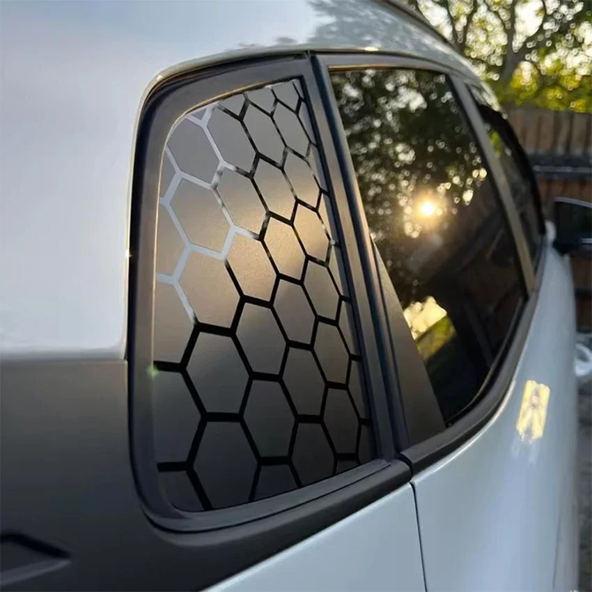 Auto-Seitenfenster-Wabenmuster-Aufkleber in Mattschwarz für dreieckige Fensterdekoration, Vinyl-Aufkleber, universell für alle Fahrzeugzubehörteile – Detail 2