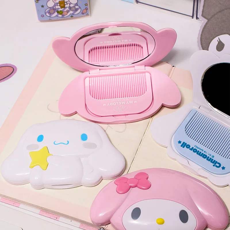 مرآة جديدة قابلة للطي من My Melody and Cinnamoroll مع مشط، مرآة مكياج كرتونية لطيفة، مرآة مدمجة محمولة لهدية السفر والمحفظة