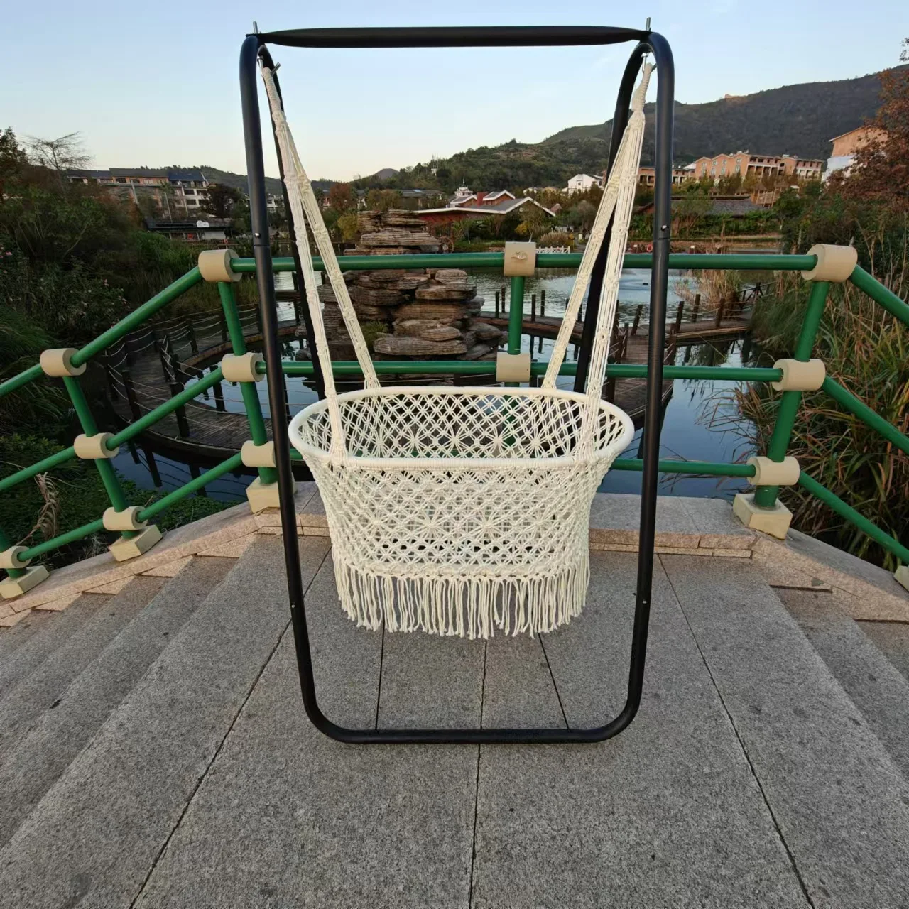 

Hand-woven hollow mesh cotton rope baby fringed hammock manufacturer