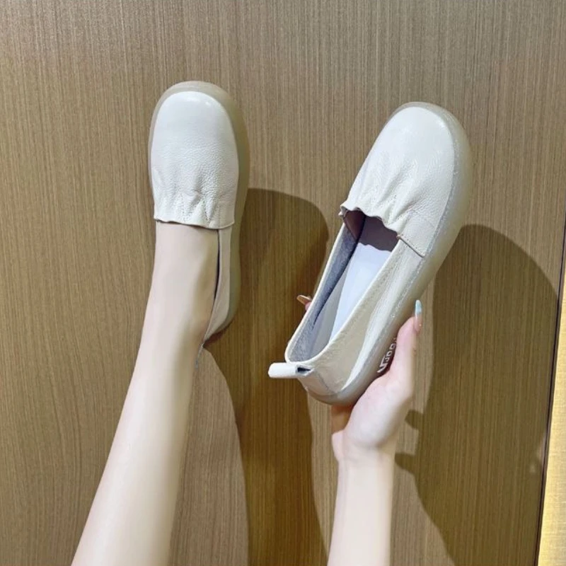 

Spring and Autumn ​Women's White Loafer Shoes 2025 New Soft Sole Fashion Comfortable Lightweight Slip on Flat Shoes​ for Women