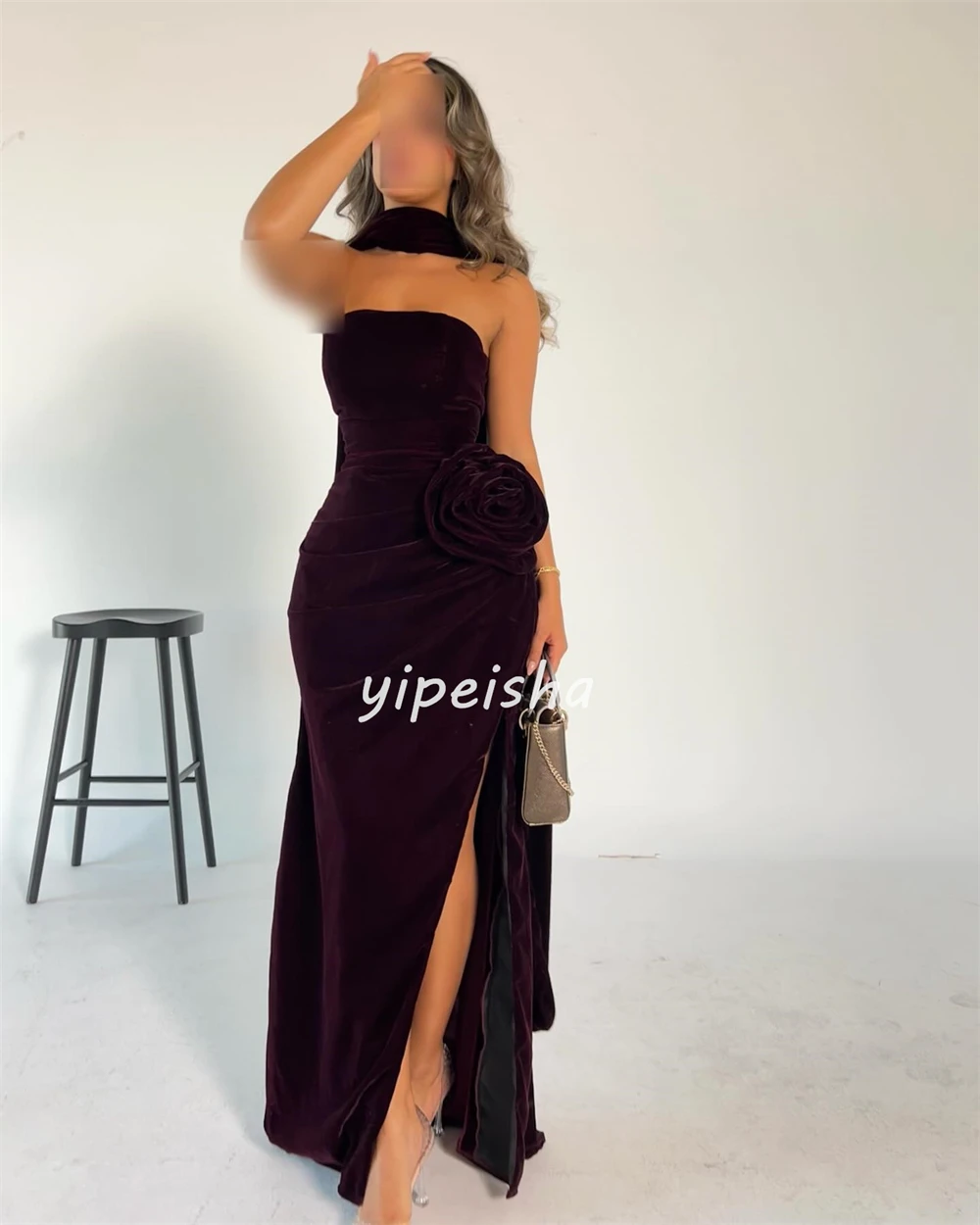 Robes longues formelles classiques personnalisées en velours faites à la main avec fleurs froncées droites sans bretelles robes d'occasion sur mesure tailles disponibles