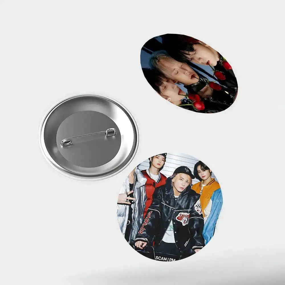 K-Pop Group-TXT-TOMORROW X معًا شارات دبابيس دبابيس التلبيب قبعة دبابيس دبابيس هدايا ديكور حقائب الظهر