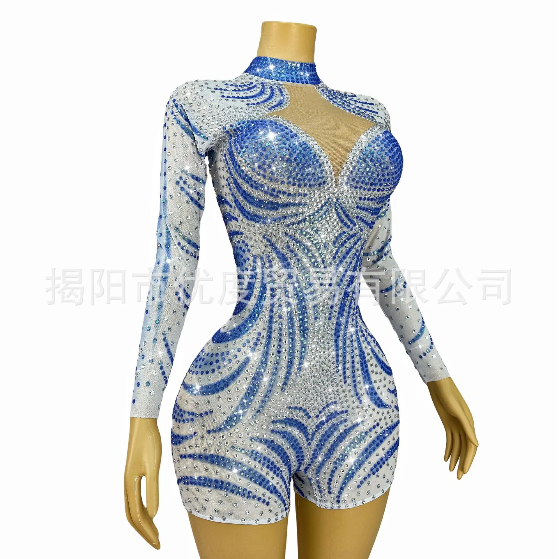 2026 تصميم شورت حللا فساتين حجر الراين حفلات الكوكتيل فساتين السهرة أداء الملابس السماء الزرقاء والسحب البيضاء