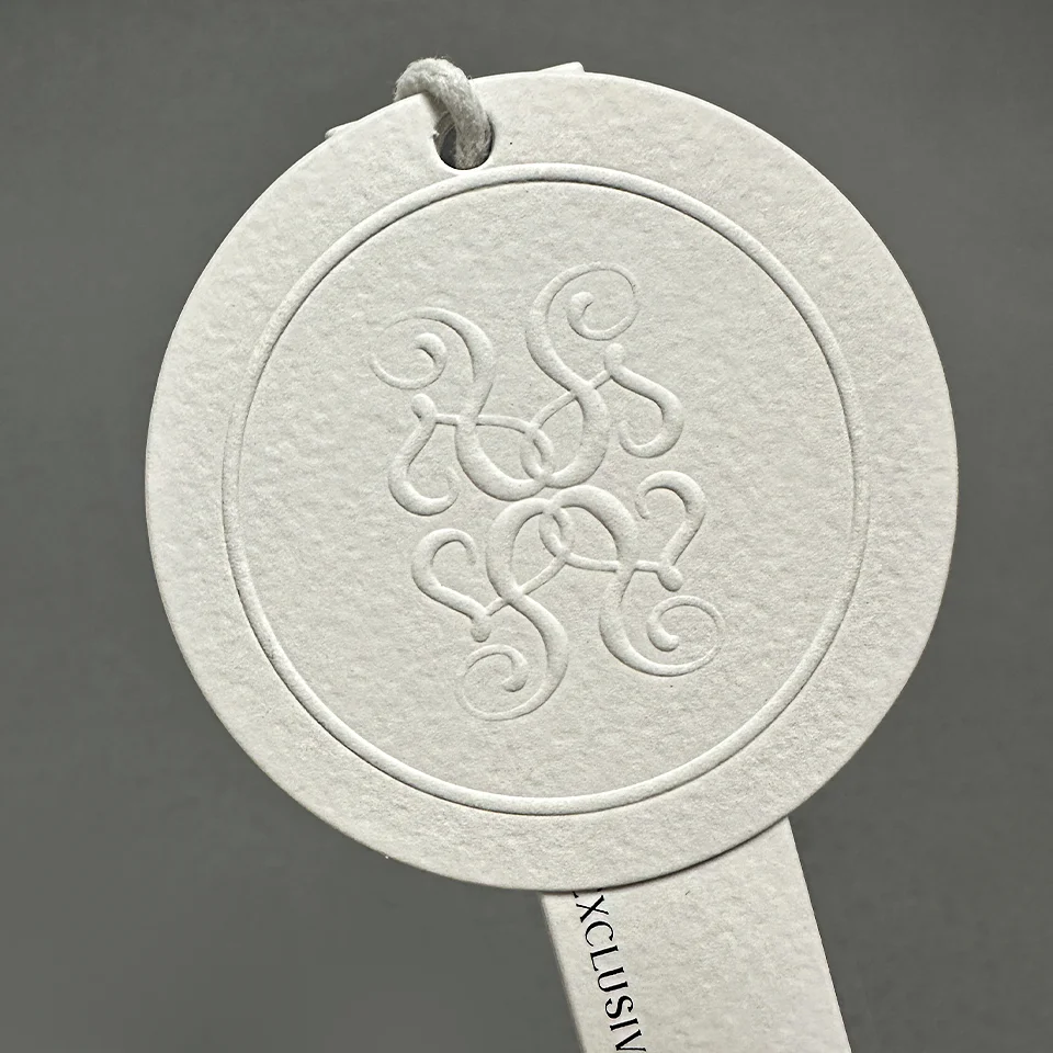 Luxury Embossed Paper Hang Tag Custom Swing Hangtag Apparel Accessories Garment Tags for Clothing with String