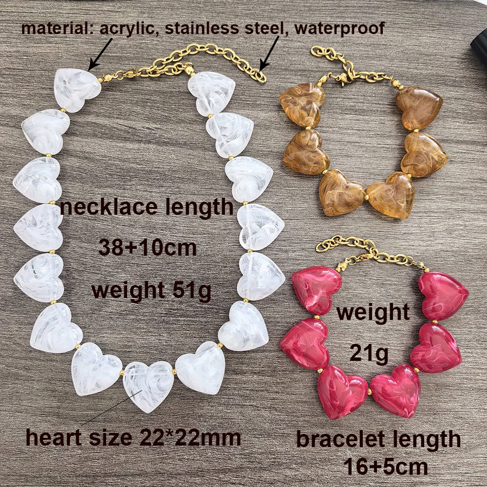 Große Herz-Halskette für Damen, Statement-Armband, Goldfarben, Acrylperlen, Edelstahl PVD, Wasserdicht, Weiß, Beige, Rot – Detail 2