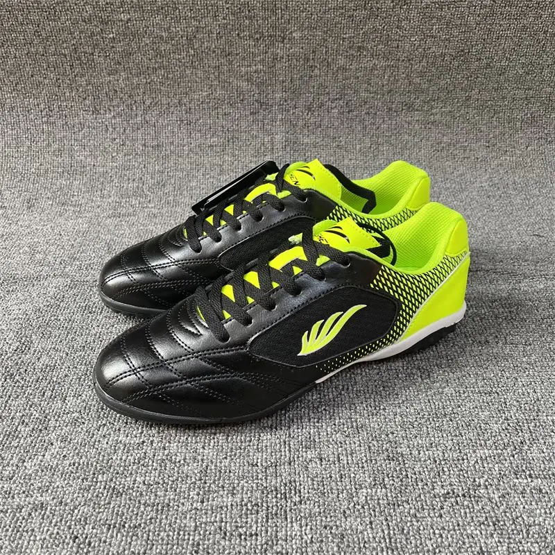 2025 new hot sale professional soccer shoes men's and women's sports training shoes professional training soccer shoes very good