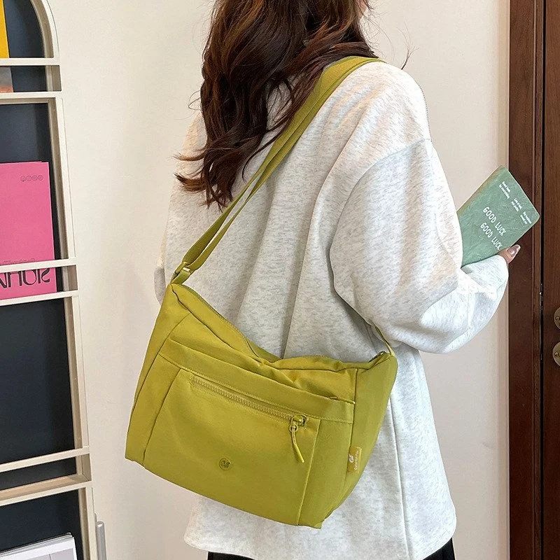 

Casual Outdoor Multi-Layer Women's oulder Bag Large Capaci Lightweight Travel Bag Nylon Material Soft Structure