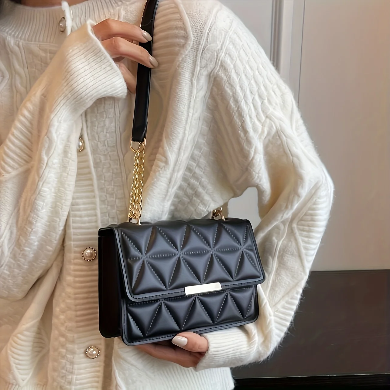 Modische Damen-Umhängetasche, schicke kleine quadratische Tasche für Damen, luxuriöse gesteppte Handtasche für tägliche Reisen, Shopping, Partys. – Detail 5