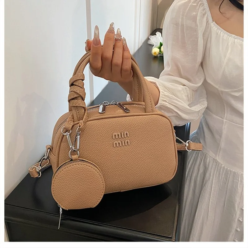 

Women's Handbag Made Of Jasmine-Patterned Leather Boasting High-End Paris Commuter Lasting Spacious Soft Modern Style​