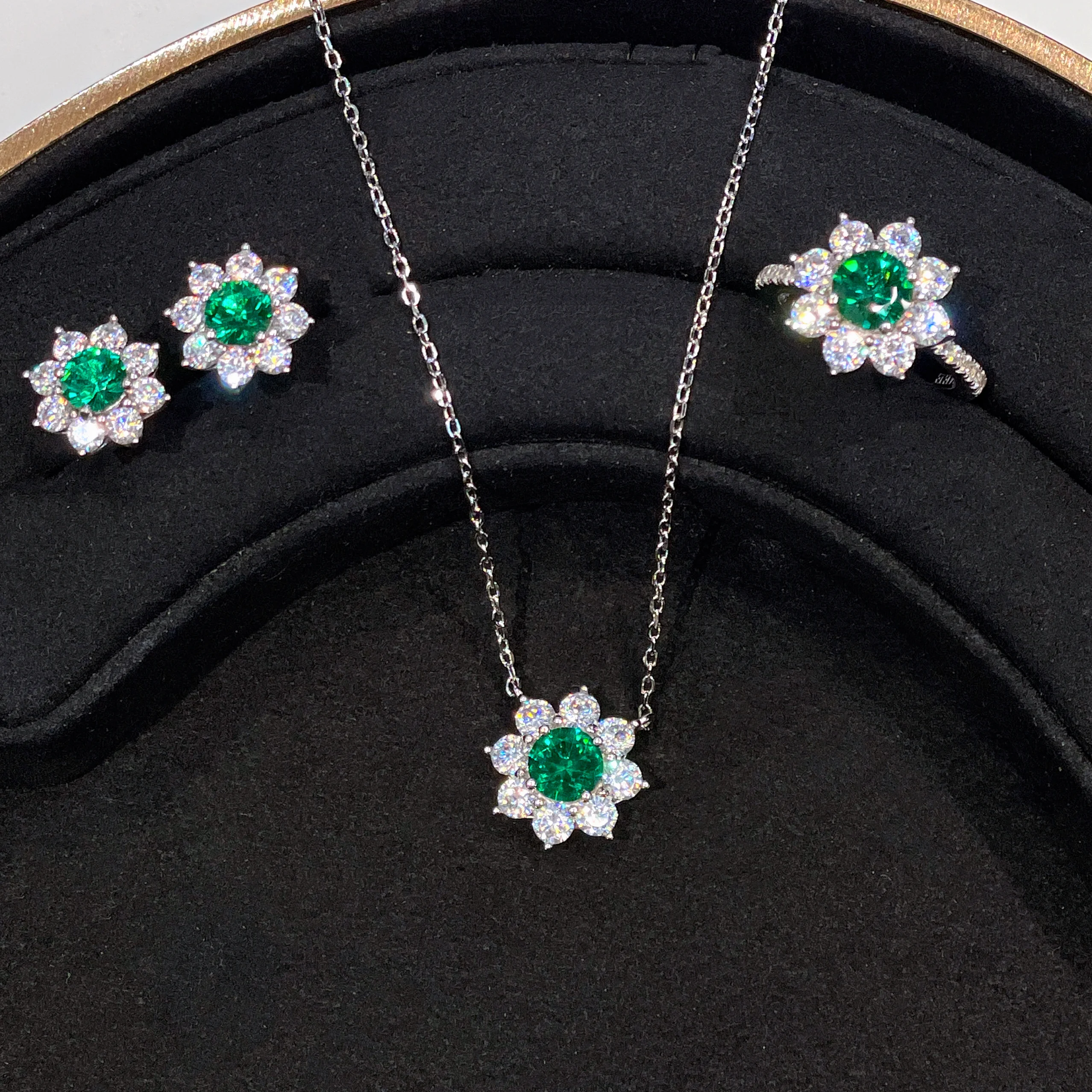 CUMEE Fashionable Sunflower Light Luxury Carat Cultivated Synthetic Emerald Set 925 Silver Gold Plating