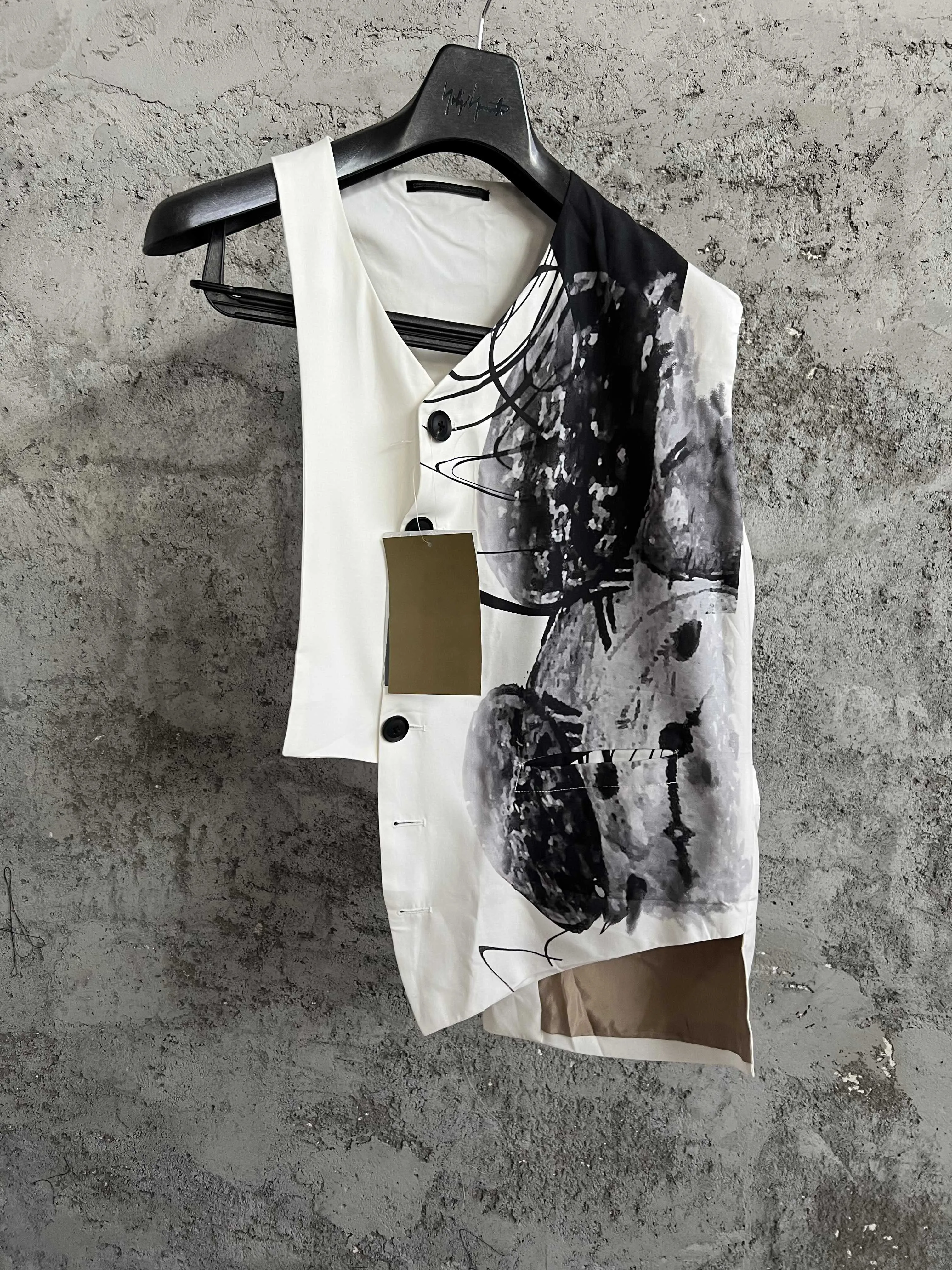 

Original design sense inkjet printed clock pattern asymmetrical vest half waistcoat man