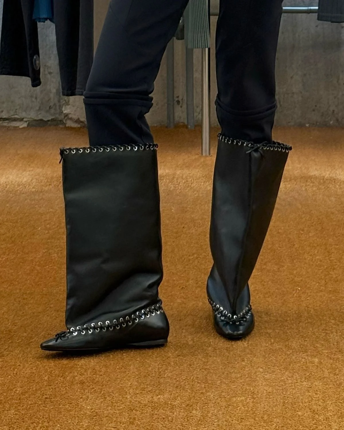 

Strappy Butterfly Knot Slip On Long Boots Women Round Toe Flat Black Leather Knee High Boots 2025 New Fashion Design Knight Boot