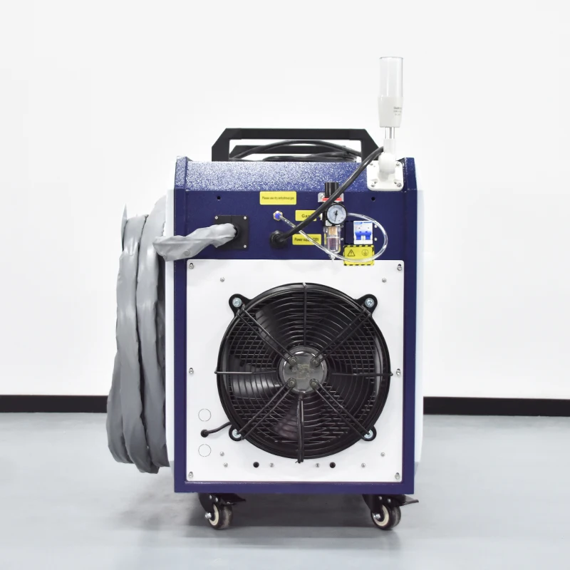 Profesjonalna maszyna do czyszczenia laserowego chłodzona wodą 1500W 2000W 3000W do usuwania rdzy i farby z metalu od niezawodnej fabryki.