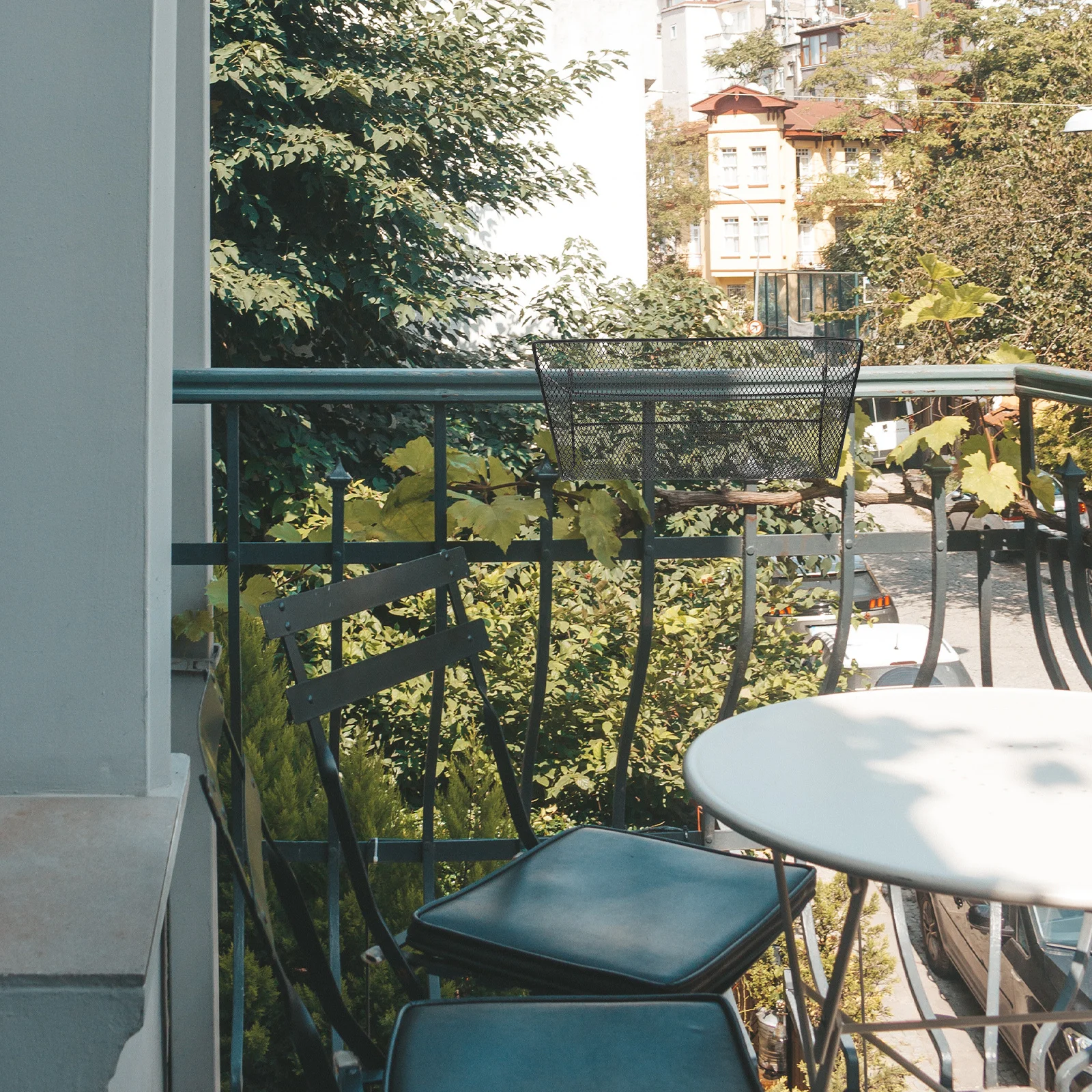 

2pcs Storage Household Hanging Iron Door Basket Dormitory Wire Basket For Phone Earphones Books Bottle Home Accessory