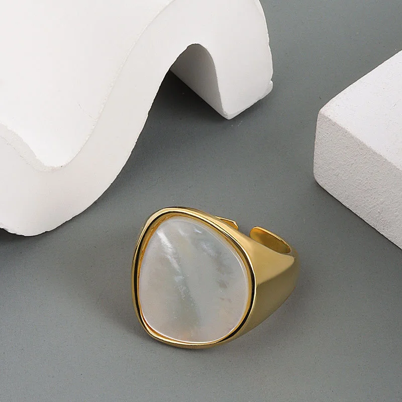 2023 Elegant White Shell Rings Gold Plated Mother Of Pearl Ring For Women Wedding Party Jewelry Accessories Gift