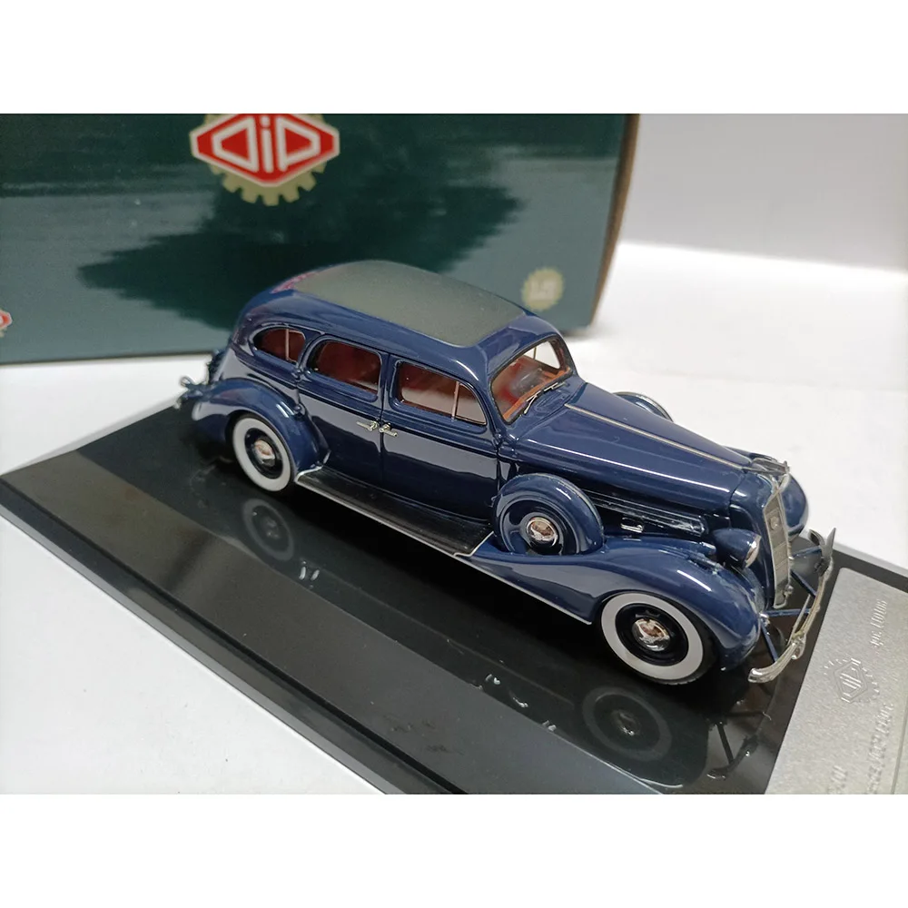 Resin Zis 101 1940 Soviet Luxury Classic Car 1:43 Scale Static Rare Retro Sedan Model Hobby Collection Ornament Display Gift Toy